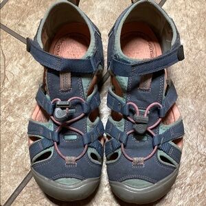 Keen Blue and Pink Soze 5 Sport Sandals with Protective Toe Cap